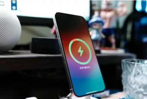 林甸苹果15换屏服务分享用什么充电器给iPhone15充电更好 
